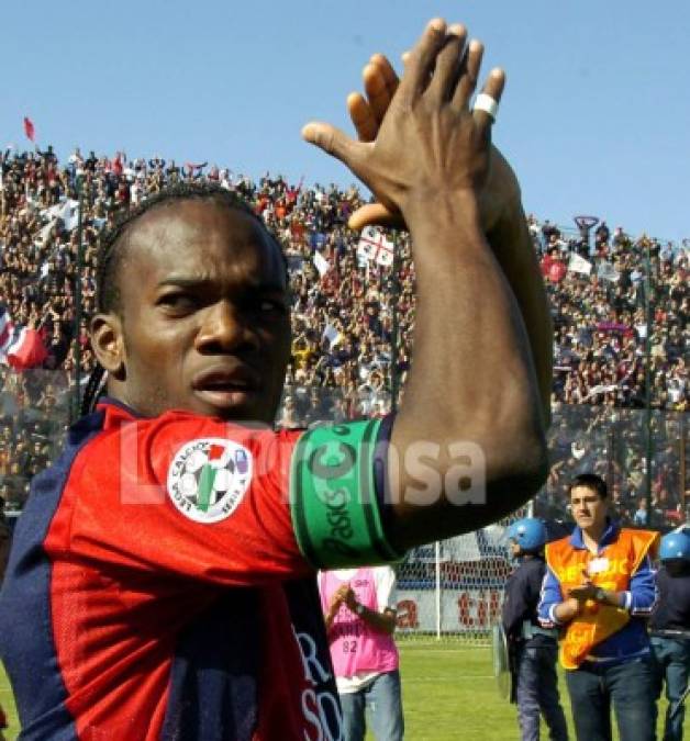 El hondureño David Suazo es uno de los grandes ídolos en la Isla de Cerdeña. El catracho brilló en el Cagliari luego de que anotó 102 goles en 255 partidos. Hoy Cristiano Ronaldo ha visitado el lugar donde el exjugador centroamericano dejó huella.