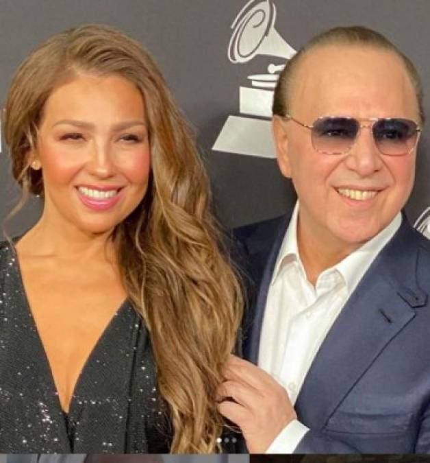 La noche del miércoles, Thalía asistió con su esposo Tommy Mottola al homenaje de Juanes, y al parecer, no sabía que asistiría y le tocó comprar el atuendo a última hora.