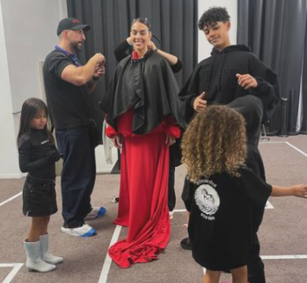 Aunque Cristiano Ronaldo no pudo estar presente, sus hijos le acompañaron en uno de los sueños cumplidos para la modelo.