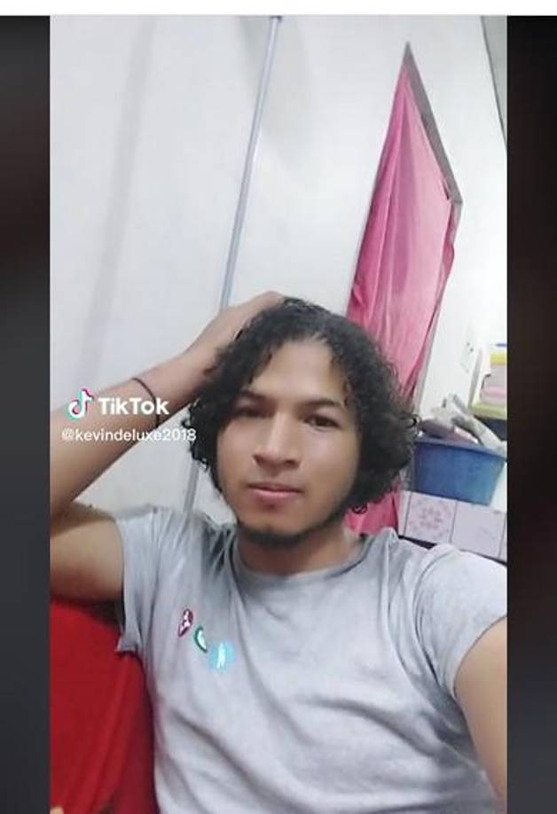 En todos los vídeos los usuarios etiquetan a la Policía Nacional, pidiendo que investigue el caso.