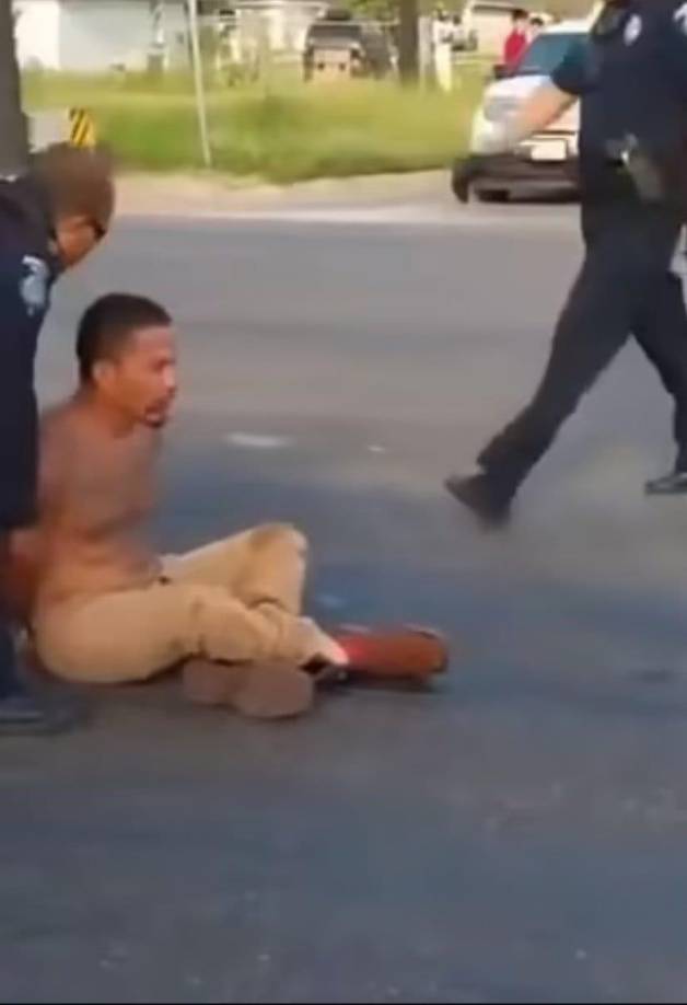 El vehículo, que según Sauceda “perdió el control”, se llevó por delante a un grupo de peatones que esperaban en una parada de autobús frente al refugio para personas sin hogar Centro Obispo Enrique San Pedro Ozanam, convertido en albergue debido a los cientos de inmigrantes que transitan por la zona.