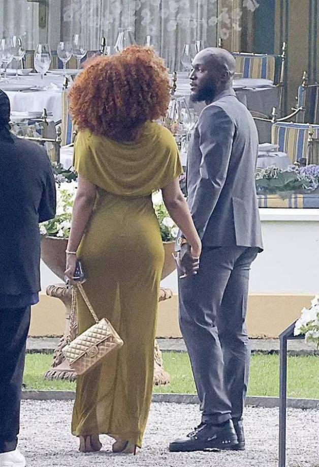 Megan Thee Stallion y el futbolista fueron vistos tomados de la mano en el lujoso festejo del jugador argentino.