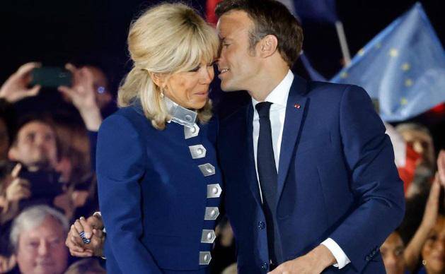 Brigitte, heredera de una empresa de chocolates y profesora de teatro estaba casada con el banquero André Auzière, con el que tuvo tres hijos, cuando conoció a Macron.