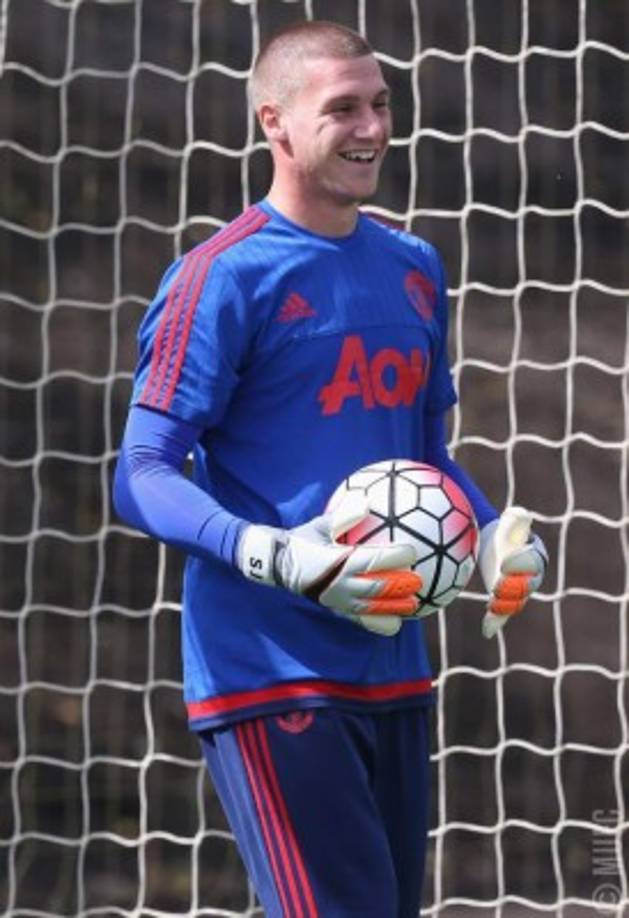 El Manchester United ha confirmado el traspaso del guardameta Sam Johnstone al West Bromwich Albion.