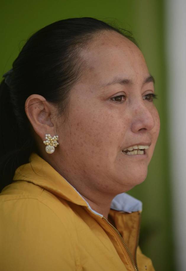 Con su rostro lleno de dolor, lágrimas y las palabras entrecortadas por no superar la muerte de su hija, Laura Orellana habló con LA PRENSA sobre lo que pasó el peor día de su vida.