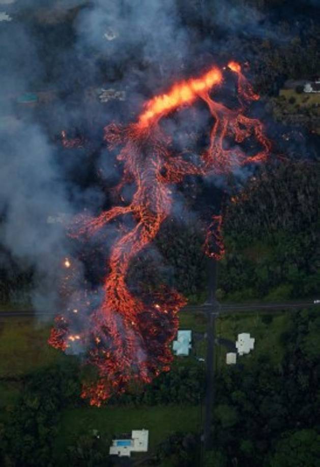 Los funcionarios del condado de Hawái dijeron además que las más de 1.700 personas que han sido evacuadas desde que el volcán entrara en erupción el pasado jueves aún no saben cuándo podrán regresar a sus hogares, señalaron hoy los medios locales.