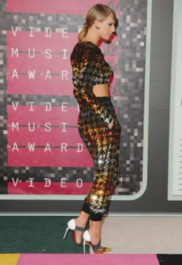 ¿Qué opinas de cómo se ve en este atuendo súper sport?