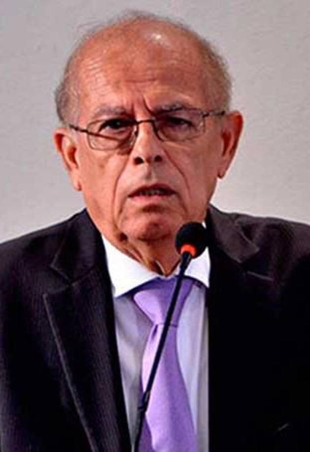 Otro de los funcionarios del Poder Judicial, que buscaba la reelección y quedó fuera del listado, es Edgardo Cáceres Castellanos. 