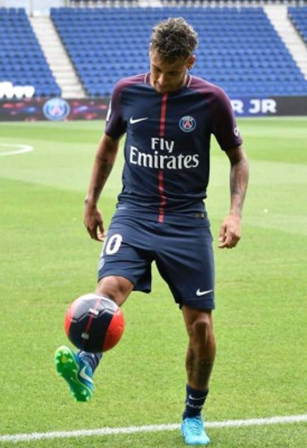 La figura de la selección brasileña no decepcionó en su presentación con el PSG.