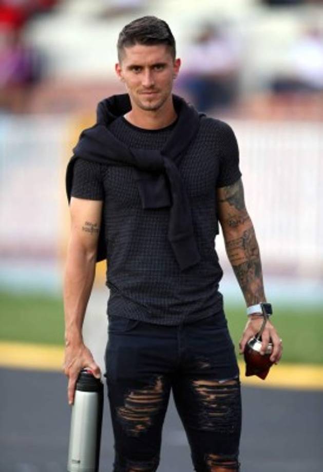 El defensa argentino Esteban Espíndola no entró en la convocatoria del Olimpia por decisión técnica de Manuel Keosseián, pero estuvo en el estadio Nacional.