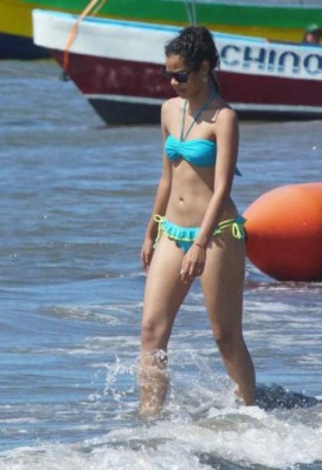 Los colores tropicales en los trajes de baño también marcaron tendencia en las playas esta Semana Santa 2019.