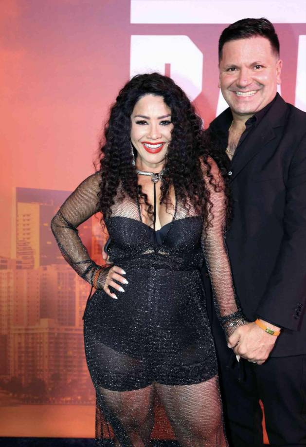 “A pesar de que yo hacía las recomendaciones de que no nos fuéramos de viaje<b>, Carolina quería viajar,</b> quería conocer porque no había viajado y, bueno, yo tenía dos opciones: o en ese momento nos divorciábamos porque no me estaba haciendo caso en las recomendaciones que eran importantes o le seguía la corriente y ya veremos qué pasa. Y le seguí la corriente”, explicó.