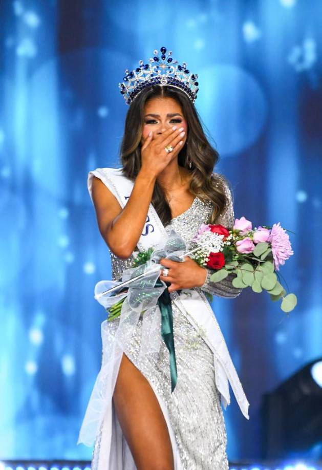 En West Point, Cooper terminó cerca de la cima de su clase académicamente. Su tesis de investigación de pregrado fue sobre el índice de masa corporal y sus implicaciones en los objetivos de reclutamiento del Ejército.