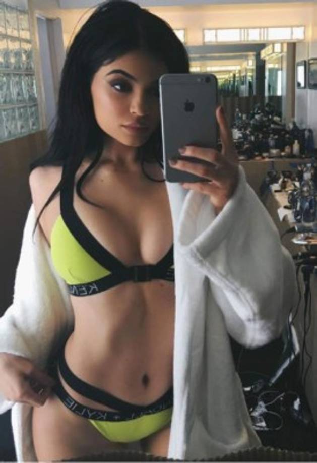 Kylie Jenner es una socialité, pero por difícil que pueda parecer, le encanta trabajar.
