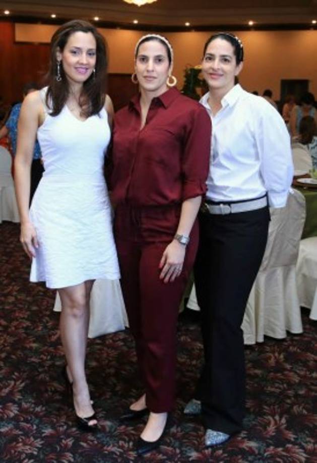 Lourdes Abufele, Sayda Yacamán y Connie Abufele.