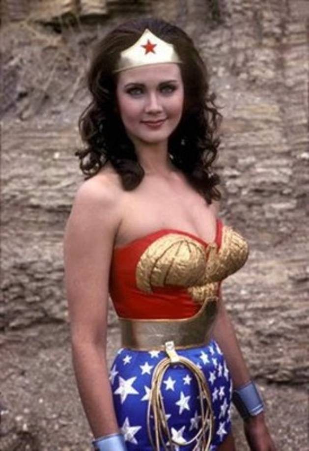 La actriz llegó a la fama después de participar en el Miss Mundo representando a Estados Unidos en 1972.