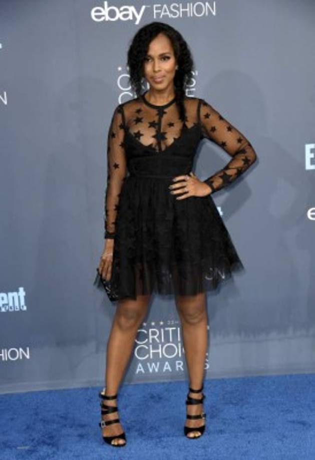 Kerry Washington de Elie Saab. El look con estampado de estrellas y falda de vuelo de Elie Saab Primavera-Verano 2017 escogido por Kerry no termina de convencernos.