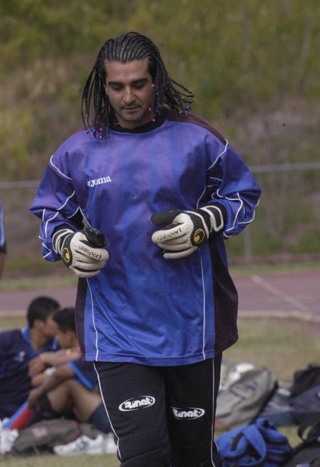 Diego inició su carrera futbolística a los 16 años en las inferiores del Atlético Club San Martín de Argentina. Además tuvo un breve paso por las inferiores del River Plate.