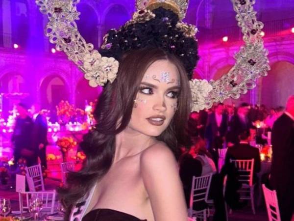 Stephanie Cam brilla en La Gala de las Catrinas de Miss Universo