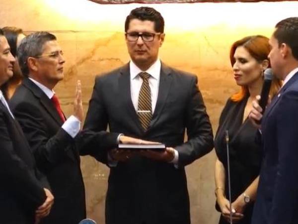 El magistrado Wagner Vallecillo Paredes fue juramentado como el nuevo presidente de la Corte Suprema de Justicia.
