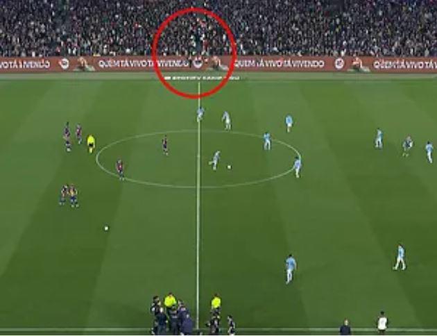 Yamal preocupa al Barcelona y hubo emergencia; hincha da el susto en pleno partido