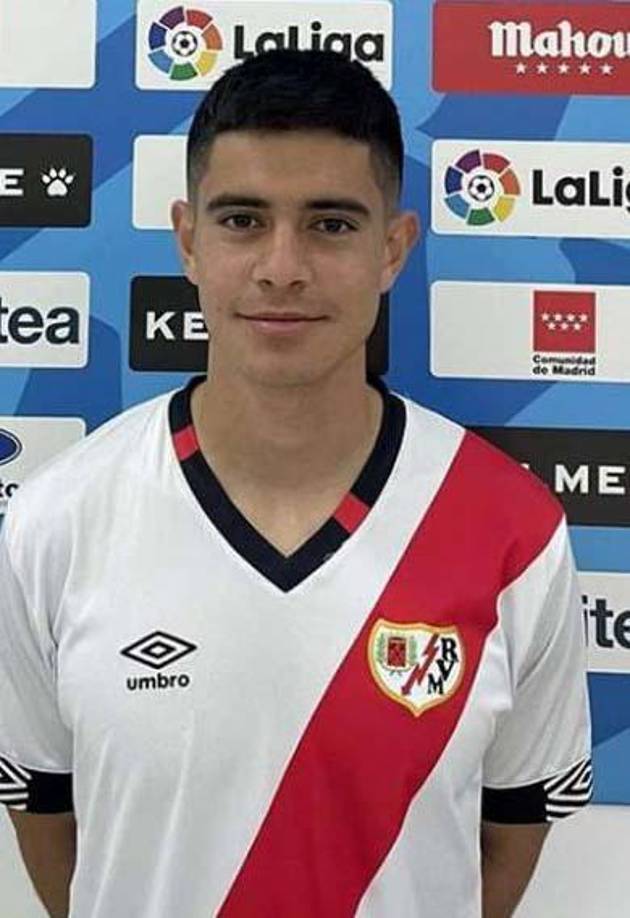 A España arribó un joven con raíces hondureños que acaba de fichar por el Rayo Vallecano, se llama Christian Bonilla y en su momento espera defender la camisa de las cinco estrellas. Cuenta con 20 años de edad y juega como mediocampista.