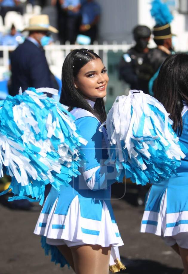 Los grupos de pomponeras también engalanan las fiestas patrias en Tegucigalpa. Fotografías: La Prensa. 
