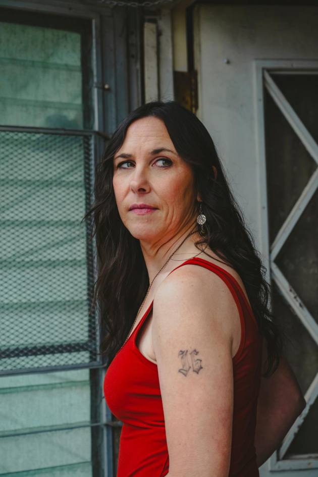 Indultada por el asalto al Capitolio regresa a una nueva realidad en EEUU