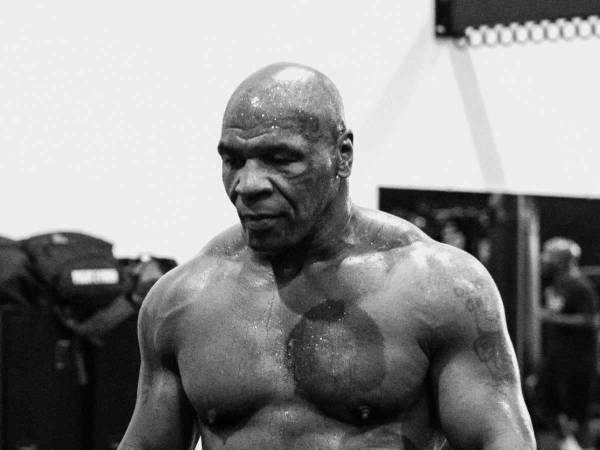 Mike Tyson está de regreso y sorpresivamente vuelve al ring. El legendario boxeador preocupa por su estado de salud.