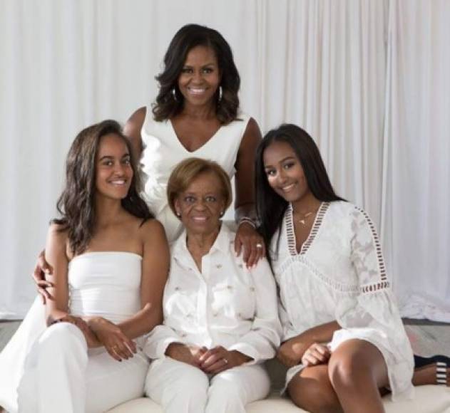 Malia y Sasha crecieron en la Casa Blanca, a donde llegaron con apenas 8 y 6 años de edad, y de donde salieron convertidas en unas adolescentes tras ocho años de Gobierno de Obama.