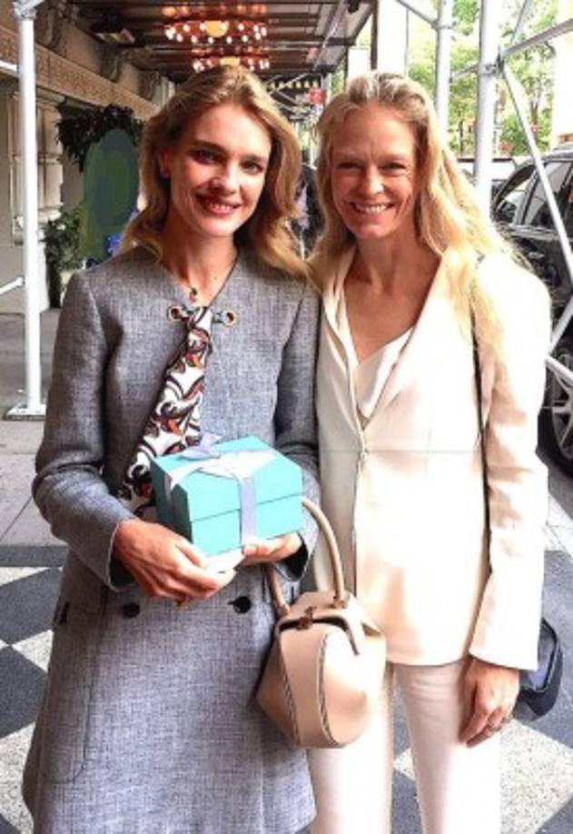 Amis se retiró del mundo del espectáculo para dedicarse a su familia.<br/>Su última película fue Jugdment Day en 1999, con el director James Cameron.