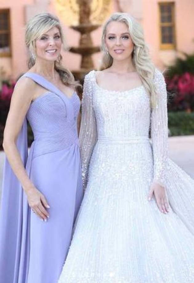 Maples estuvo en una fiesta prenupcial en Mar-a-Lago la semana pasada, según quedó registrado en las fotografías publicadas en las redes por varios miembros de la familia.