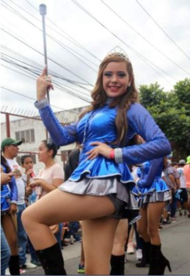 La bella Suany Izaguirre fue palillona del colegio Santa Mónica de la capital en 2018.