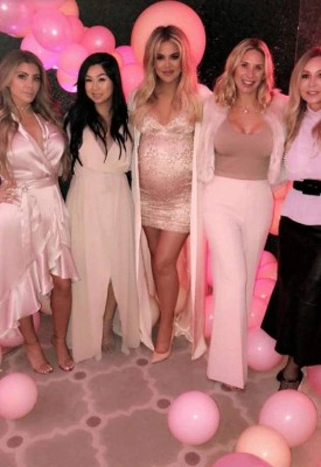 Las invitadas vistieron de color rosa.