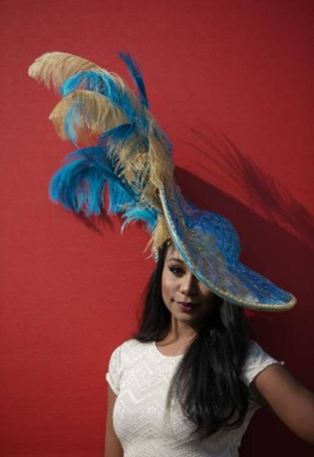 Las damas más elegantes asisten al Royal Ascot para compartir con la realeza británica.