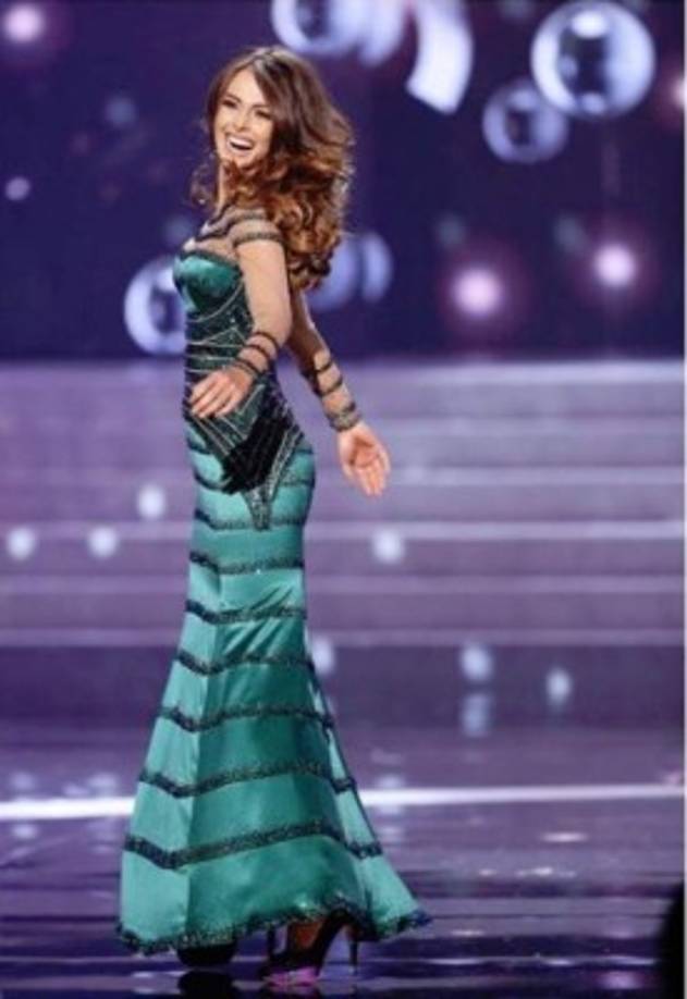 Según la cadena Univision, Trump se acercó a la modelo tras finalizar la gala en Las Vegas y le ofreció una beca para estudiar actuación en Nueva York en 2013.