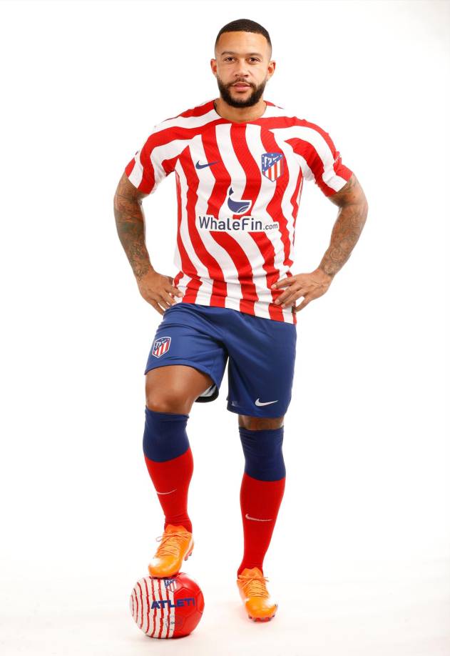 Oficial: Memphis Depay dejó al Barcelona y se marchó al Atlético de Madrid, con el que ha firmado hasta 2025.