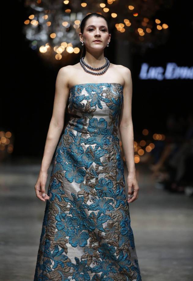 Luz Ernestina Mejía presentó “Amor por Dior”, su colección que parte de una reinterpretación de la “elegancia con comodidad” y una reminiscencia del “new look” que Christian Dior lanzó en los años 50.