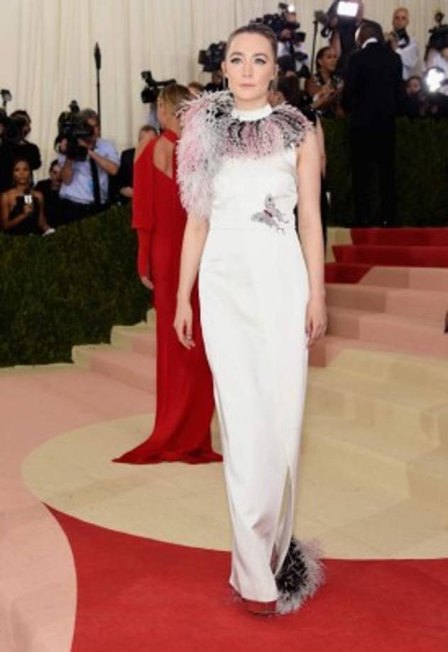 Saoirse Ronan en un Christopher Kane.