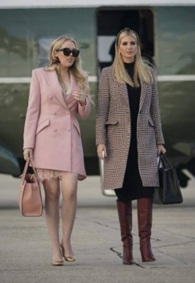 Ivanka ha sido comparada con Hillary Clinton por esta acción. Trump pidió una investigación judicial contra la ex candidata presidencial por usar su correo privado para tratar asuntos confidenciales cuando era Secretaria de Estado de EEUU.