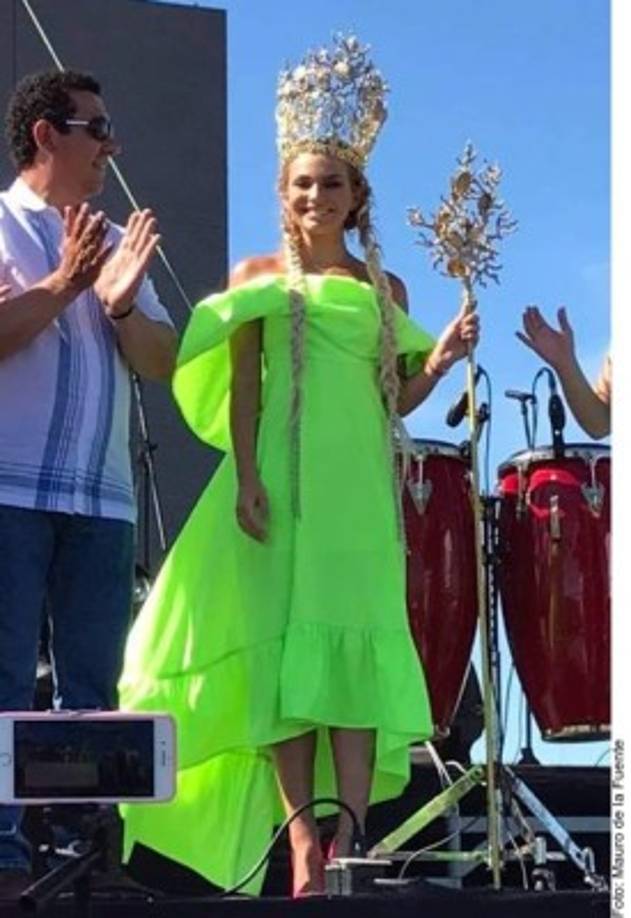 'Estoy muy feliz de poder acompañar a toda la gente en la playa, un honor estar aquí, compartir con la gente, bailar y divertirnos. Me siento muy agradecida y muy feliz por ser la Reina de este festival', señaló.