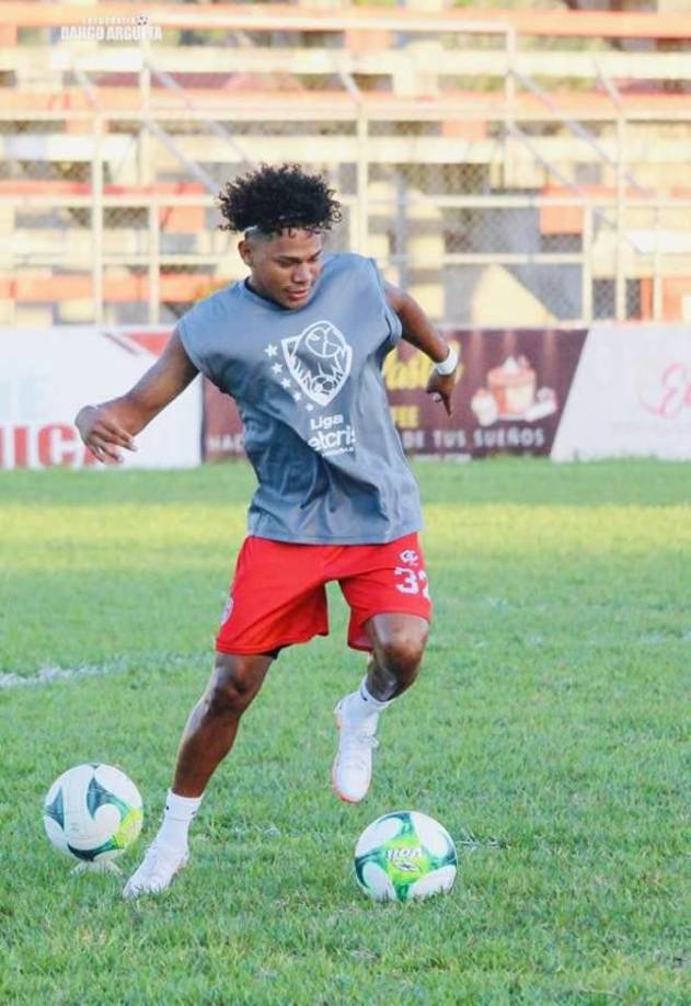 Varios clubes de la Liga Nacional se han interesado en el talentoso mediocampista Dexter Mónico de la Real Sociedad. 