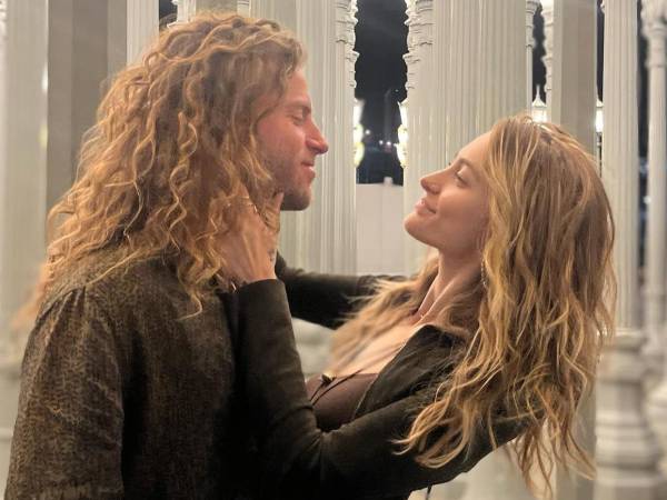 ¡Noticias emocionantes para la familia Jackson!. Paris Jackson, la única hija del fallecido cantante Michael Jackson, está oficialmente fuera del mercado de solteros.