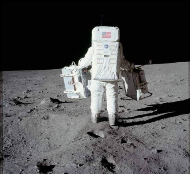 Neil Armstrong y Edwin Buzz Aldrin a bordo de la Apolo 11 alunizaron en la década del 60, tal como lo había prometido el presidente John F. Kennedy.
