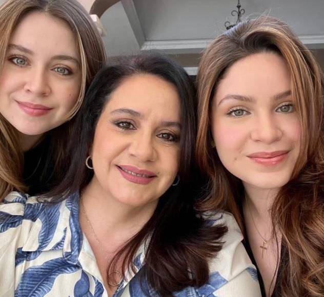 Además, recuerda que, como presidente, su esposo “tuvo permanente relación con altos funcionarios del Gobierno de los Estados Unidos”, lo mismo que congresistas y senadores, entre otros, “quienes siempre reconocieron, en público y en privado, el trabajo efectivo de Juan Orlando para reducir la criminalidad y el narcotráfico en Honduras”.