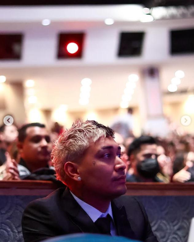 Supremo recibió el 2026 en la iglesia y acompañado de su madre