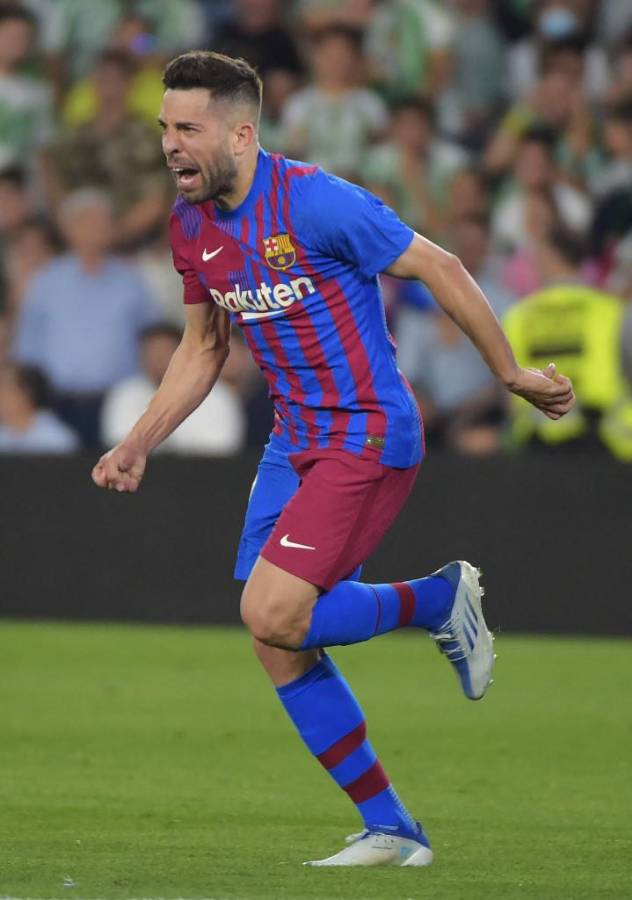 Jordi Alba celebrando el golazo que le dio la victoria al Barcelona ante Betis.