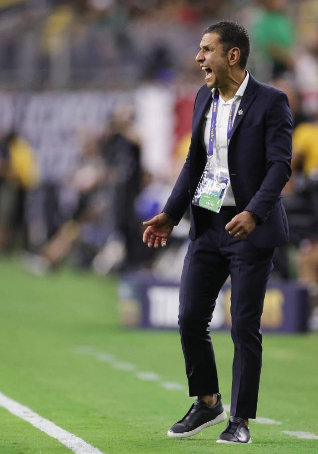 Jaime Lozano vivió de manera intensa el partido contra Honduras en la Copa Oro.