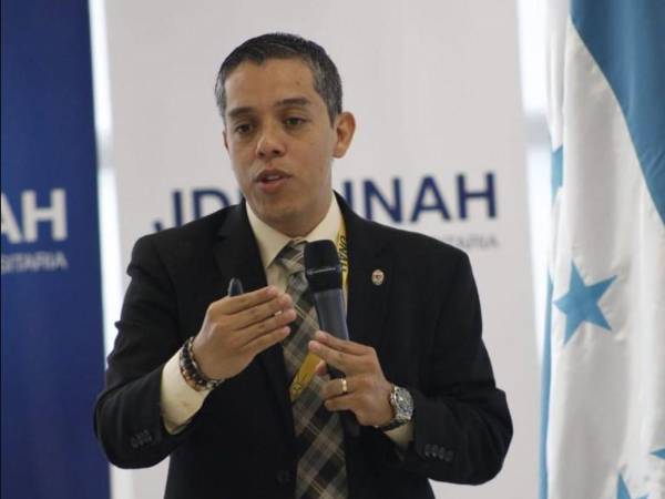 Odir Fernández, rector de la máxima casa de estudios, pidió al CNE y TJE arreglar sus diferencias.