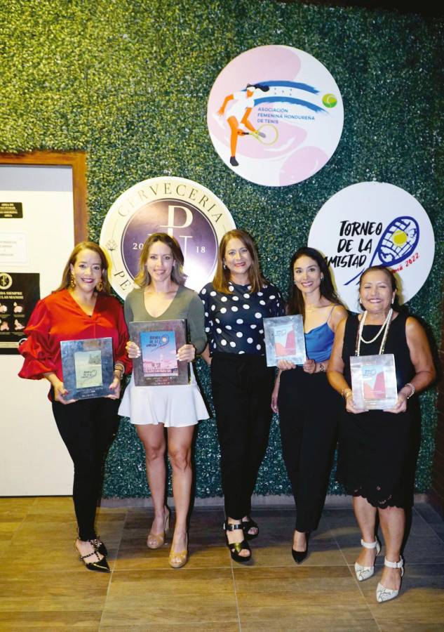 Tenistas celebran por sus logros deportivos